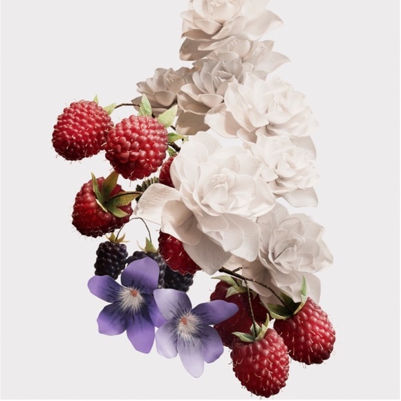 Burberry Her Eau De Parfum Travel Spray - Picture 2 of 4